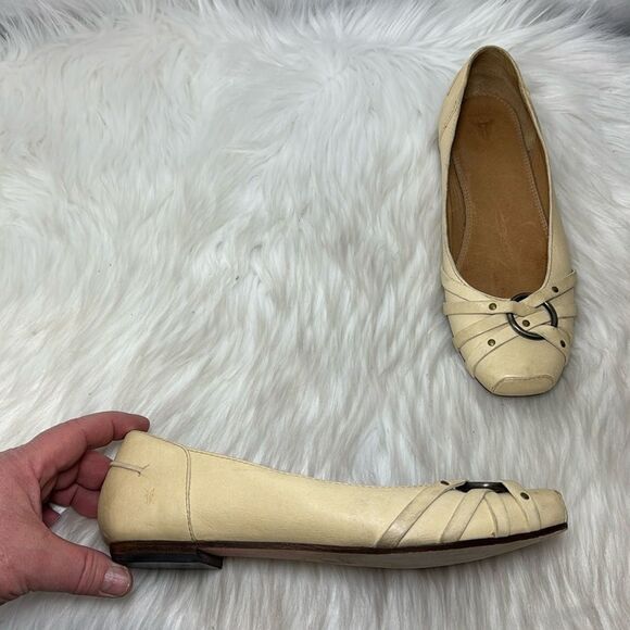 Frye Anna Flats Cream Leather Square Toe Harness Ring Sz 7 - Picture 1 of 6